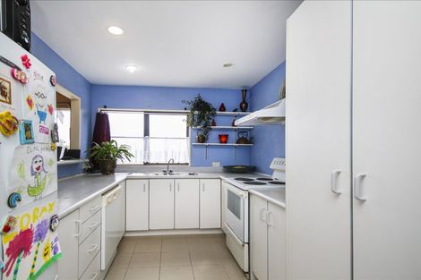 Photo of property in 2/29 Kemp Road, Massey, Auckland, 0614