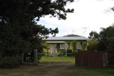 Photo of property in 678 Waikawa Beach Road, Waikawa Beach, Levin, 5573