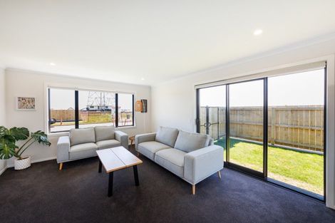 Photo of property in 50 Atlantic Drive, Fitzherbert, Palmerston North, 4410