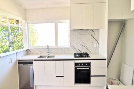 Photo of property in 2/15 Merton Avenue, Glenfield, Auckland, 0627