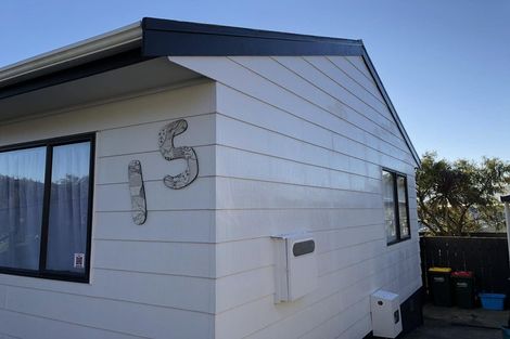 Photo of property in 15 Fenchurch Grove, Stokes Valley, Lower Hutt, 5019