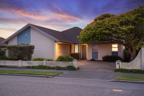 Photo of property in 43 Aston Drive, Waimairi Beach, Christchurch, 8083