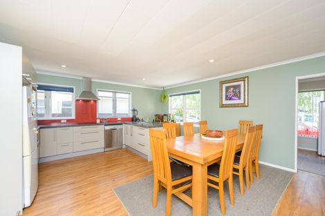 Photo of property in 14 Parkland Crescent, Terrace End, Palmerston North, 4410