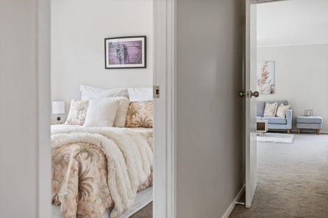 Photo of property in 3 Fernhaven Place, Massey, Auckland, 0614