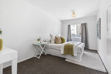 Photo of property in 2/111 Hobsonville Road, West Harbour, Auckland, 0618