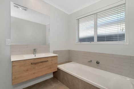 Photo of property in 16 Empire Crescent, Papamoa, 3118