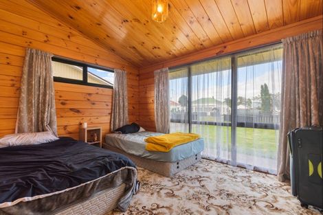 Photo of property in 44 Fox Street, Woodville, 4920