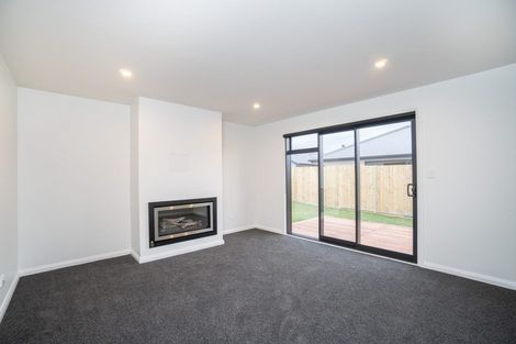 Photo of property in 77 Johnstone Drive, Fitzherbert, Palmerston North, 4410