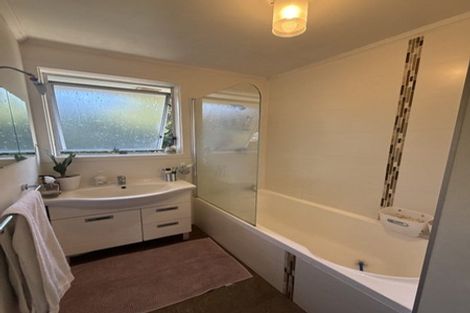 Photo of property in 12 Freya Place, Torbay, Auckland, 0630