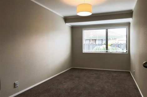 Photo of property in 22 Sturges Road, Henderson, Auckland, 0612