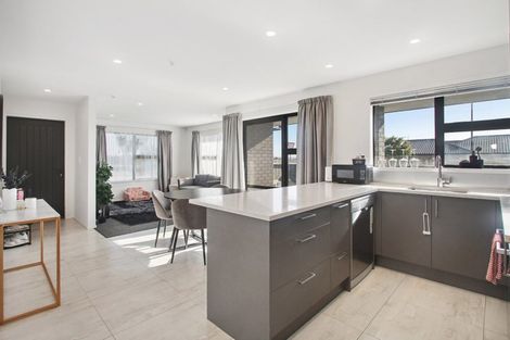 Photo of property in 1 Poutawa Lane, Clarks Beach, 2122