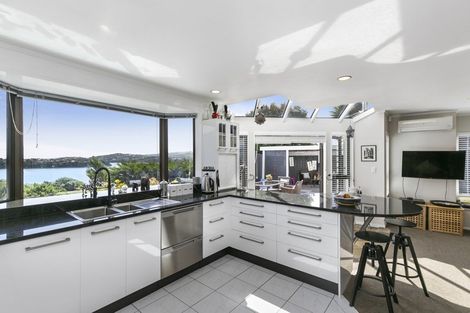 Photo of property in 5 The Crowsnest, Whitby, Porirua, 5024