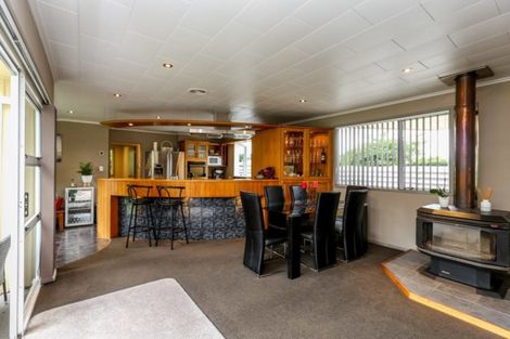 Photo of property in 172 Richmond Road, Lepperton, New Plymouth, 4373