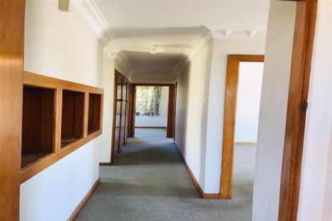 Photo of property in 2 Binsted Road, New Lynn, Auckland, 0600