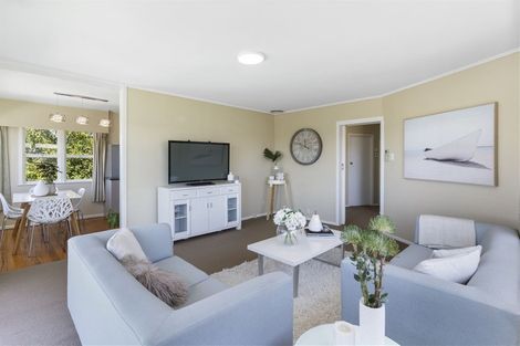 Photo of property in 16 Edgeworth Road, Glenfield, Auckland, 0629