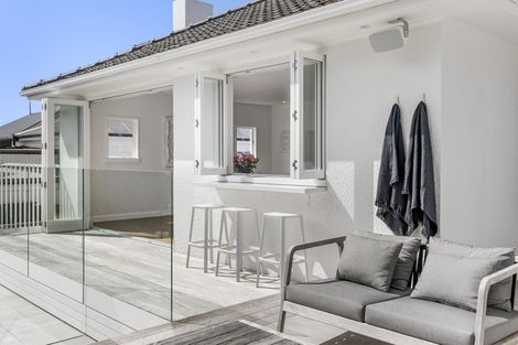 Photo of property in 10 Sentinel Road, Herne Bay, Auckland, 1011