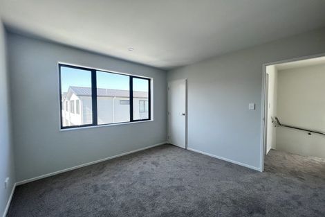 Photo of property in 1 Camelot Place, Glenfield, Auckland, 0629