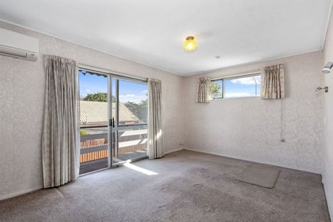 Photo of property in 2/427 Memorial Avenue, Burnside, Christchurch, 8053