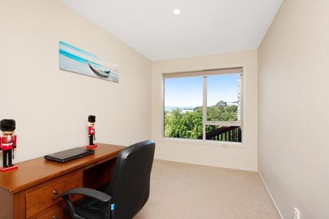Photo of property in 52 Tamworth Crescent, Newlands, Wellington, 6037
