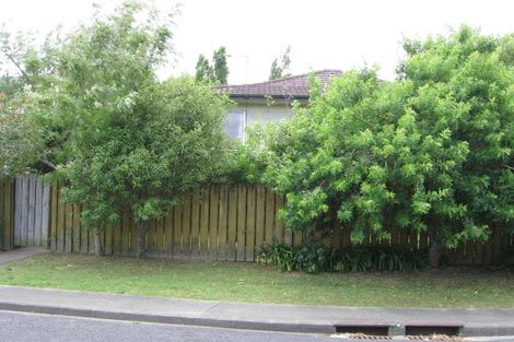 Photo of property in 19 Lambrown Drive, Totara Vale, Auckland, 0629