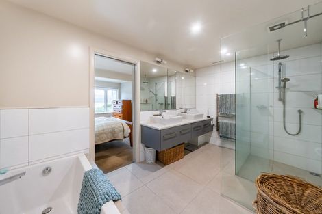 Photo of property in 42 Pretoria Road, Karaka Bays, Wellington, 6022