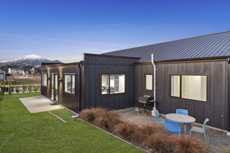 Photo of property in 25 Obelisk Street, Wanaka, 9305