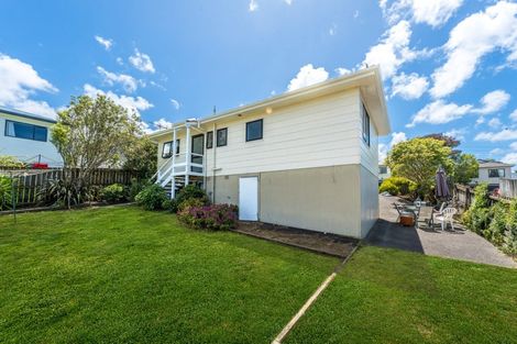 Photo of property in 3 Loughanure Place, Massey, Auckland, 0614