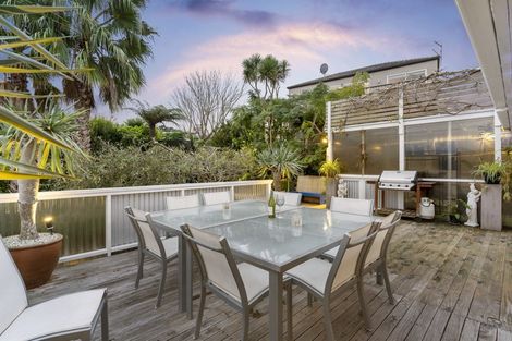 Photo of property in 1/27 Tui Glen Road, Birkenhead, Auckland, 0626