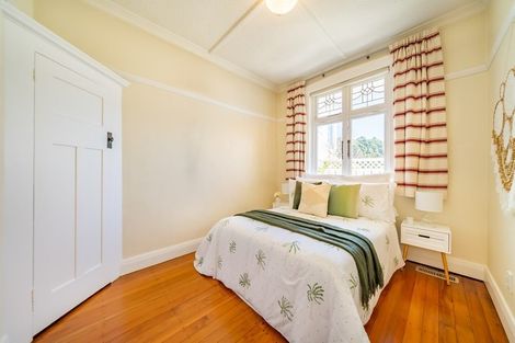 Photo of property in 35 Palliser Road, Roseneath, Wellington, 6011