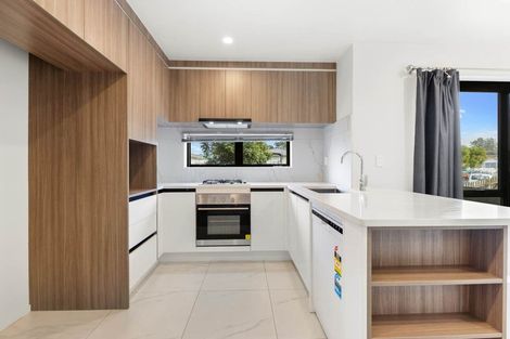 Photo of property in 52a Convair Crescent, Mangere, Auckland, 2022