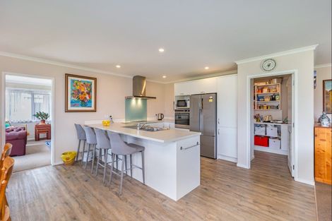 Photo of property in 2 Ivy Lane, Ohau, Levin, 5570