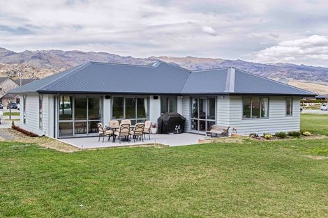 Photo of property in 24 Perriam Place, Mount Pisa, Cromwell, 9383