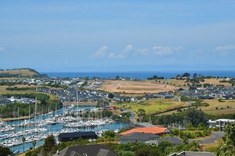 Photo of property in 113 Roberts Road, Matakatia, Whangaparaoa, 0930