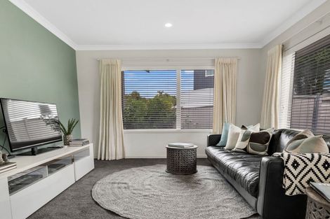 Photo of property in 9 Portofino Point, Karaka, Papakura, 2113