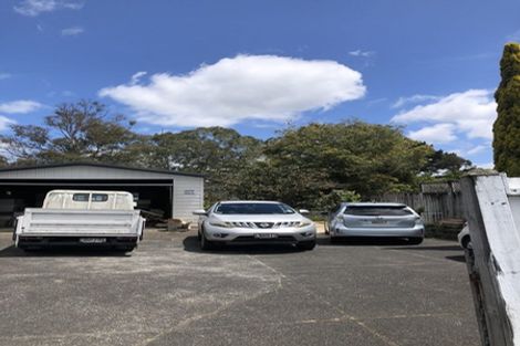 Photo of property in 125 Millbrook Road, Sunnyvale, Auckland, 0612