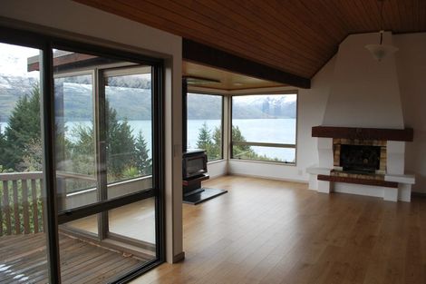Photo of property in 28 Mckerrow Place, Sunshine Bay, Queenstown, 9300