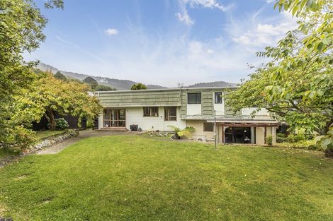 Photo of property in 14 Balliol Drive, Tawa, Wellington, 5028
