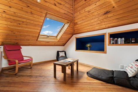 Photo of property in 10 Mckerrow Place, Sunshine Bay, Queenstown, 9300