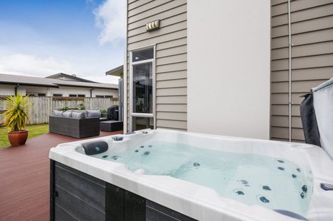 Photo of property in 5 Manhattan Court, Kelvin Grove, Palmerston North, 4414