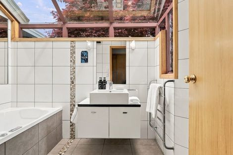 Photo of property in 12 Clare Street, Cambridge, 3434