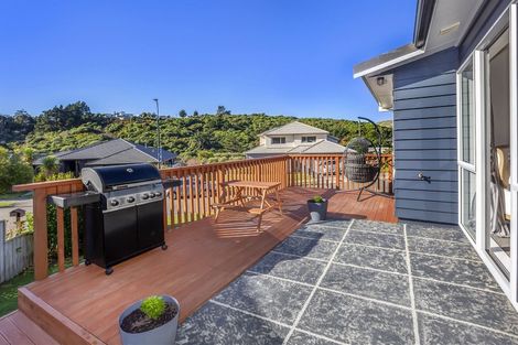 Photo of property in 3 Tararua Close, Aotea, Porirua, 5024