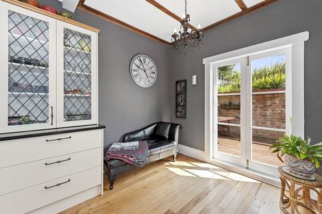 Photo of property in 69 Forest Lake Road, Forest Lake, Hamilton, 3200