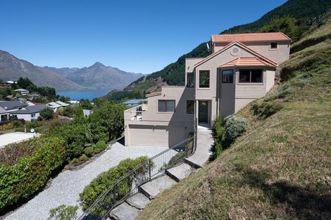 Photo of property in 12 Greenstone Place, Fernhill, Queenstown, 9300