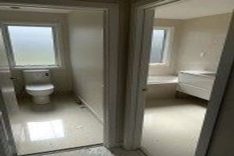 Photo of property in 28 Aeronautic Road, Takanini, 2112