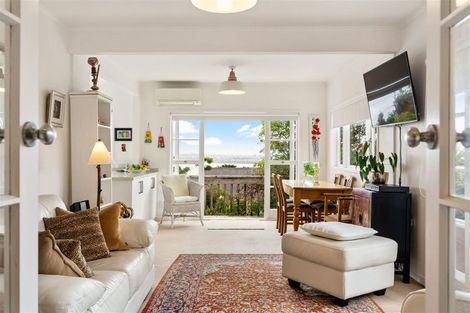 Photo of property in 1/94 Island Bay Road, Beach Haven, Auckland, 0626