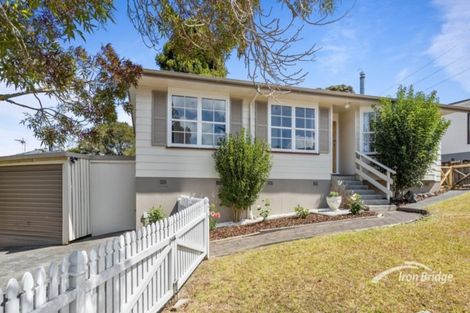 Photo of property in 61 Easton Park Parade, Glenfield, Auckland, 0629