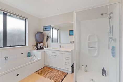 Photo of property in 100 Twin Oak Avenue, Papamoa Beach, Papamoa, 3118