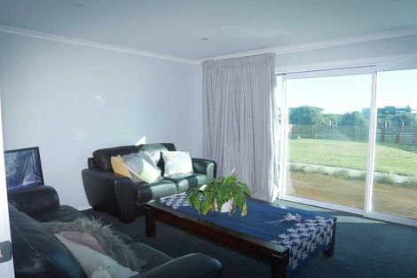 Photo of property in 156 Field Way, Waikanae Beach, Waikanae, 5036