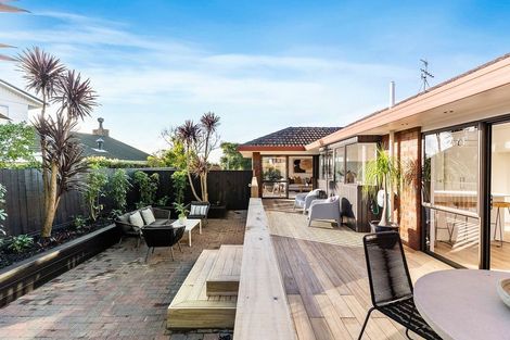 Photo of property in 5 Raddock Place, Farm Cove, Auckland, 2012