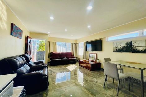 Photo of property in 2/8 Russell Road, Manurewa, Auckland, 2102